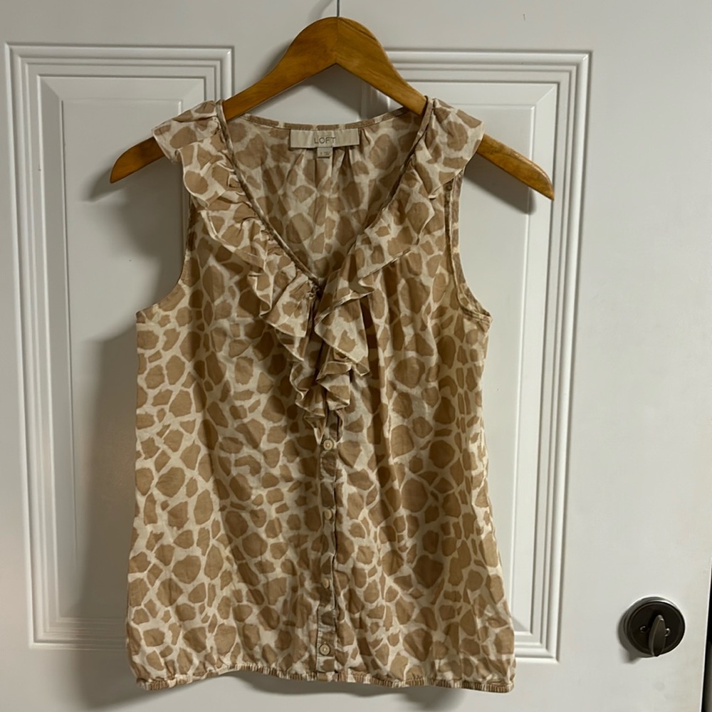 Loft Top Size Small Beige Tan Giraffe
